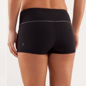 Lululemon Boogie Short Black Silver Slate